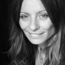 EMANUELA CARRATONI